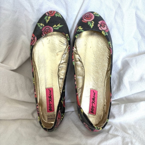 Betsy Johnson Size 8.5 Ballet Flats Casual Round Toe Roses Everyday Coquette - Picture 14 of 14